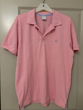 Men’s Brooks Brothers salmon colored Collared Golf Polo in Size Large